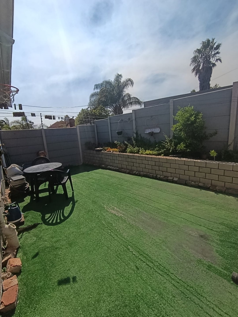 2 Bedroom Property for Sale in St Dumas Western Cape